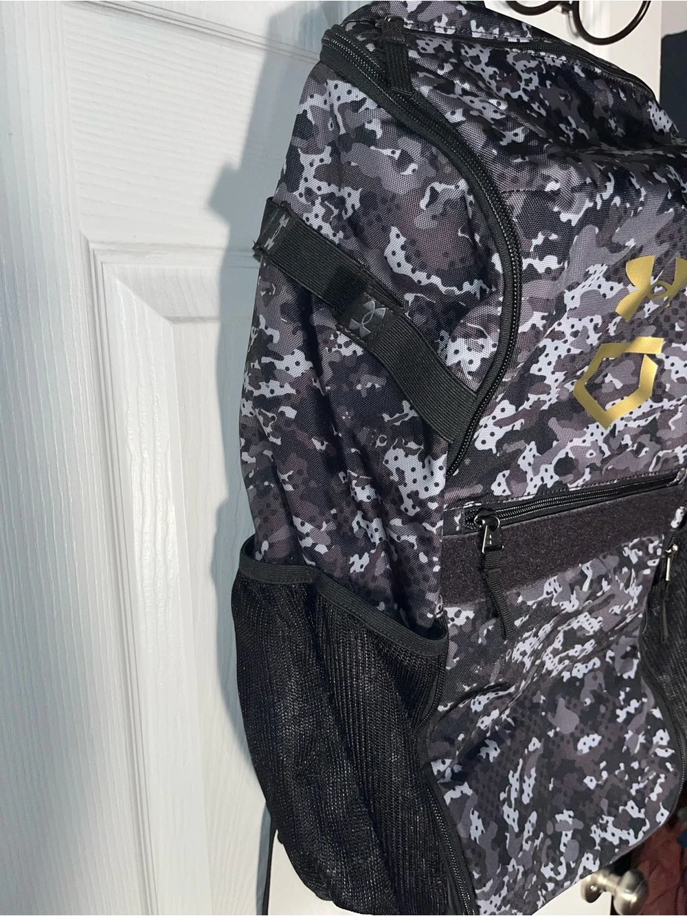 $65 NWT Under Armour Utility Baseball Backpack 1369318 002 Black Gray Camouflage